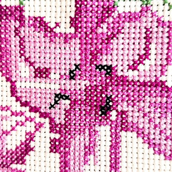 Vintage Cross Stitch embroidered Floral Purple Lilac Ivory Tablecloth - Picture 9 of 9